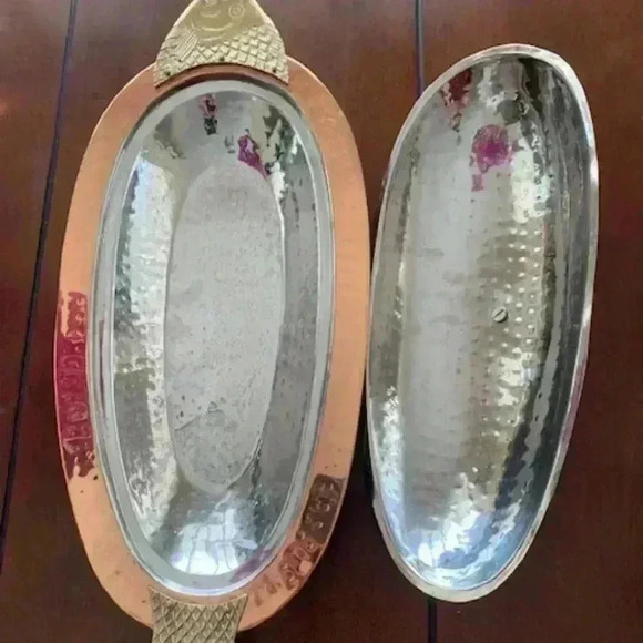 Vintage Hammered Copper & Brass Covered Fish Serving Platter - Picture 3 of 9